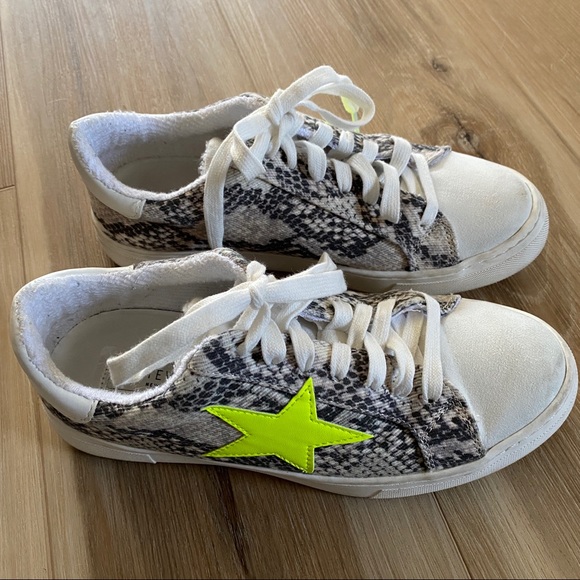 Steve Madden snake animal print sneakers, yellow star - Picture 2 of 6